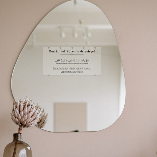 Dua sticker bij het kijken in de spiegel